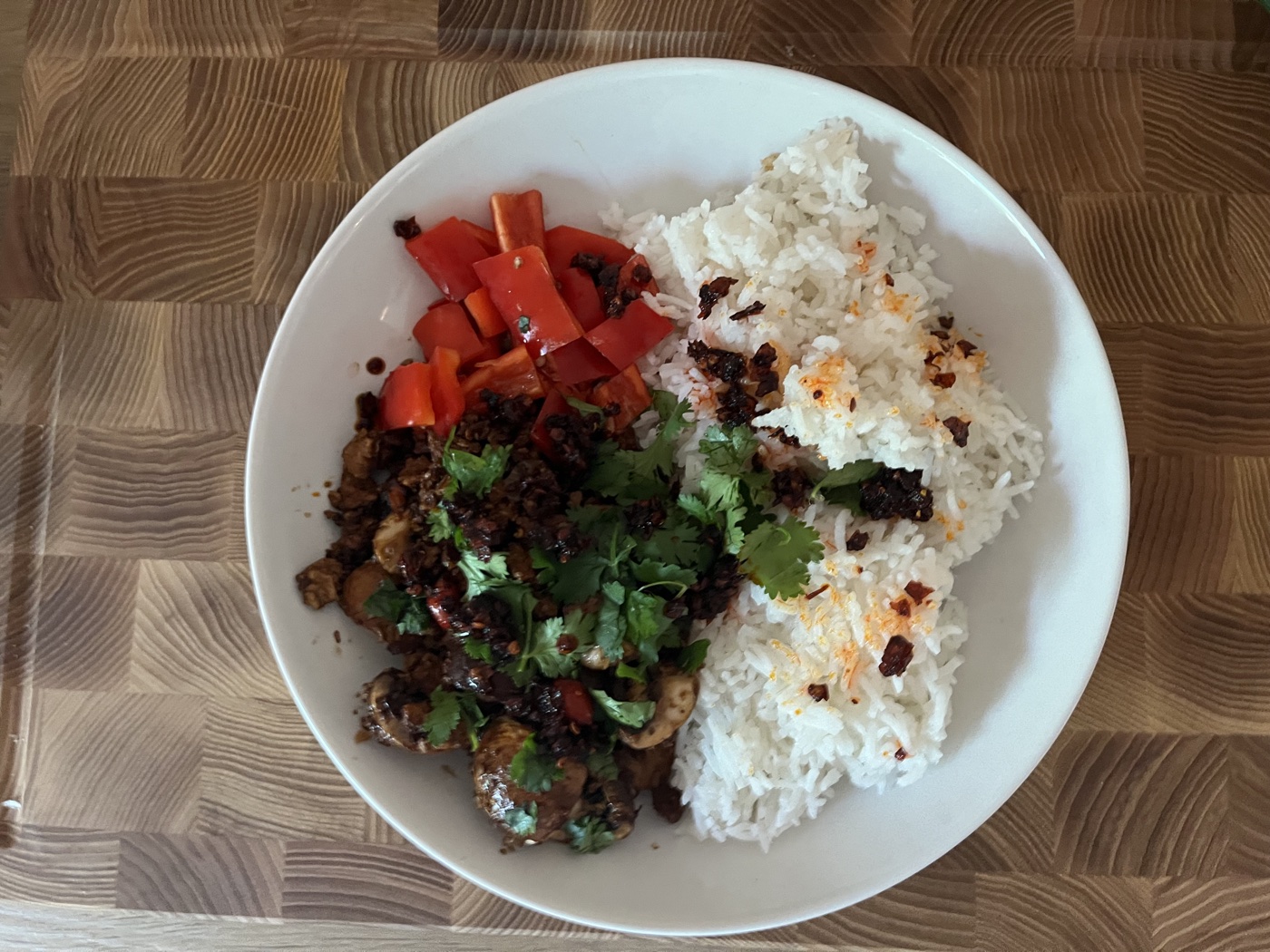 Pad Kra Pao mit Naturtofu und Thai-Basilikum